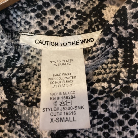 Caution to the Wind snakeskin crop top size x-small - Picture 3 of 4